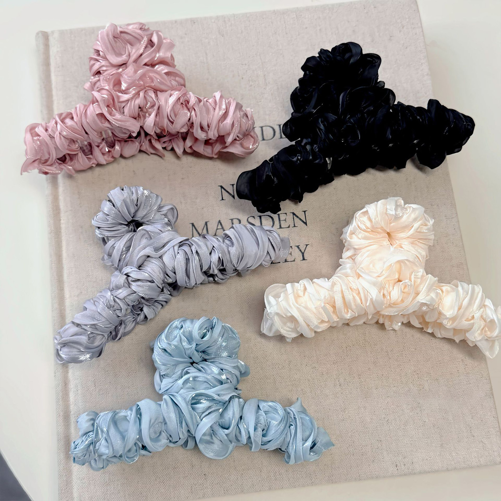 Elegant Satin Wrinkles Hair Cl - Men Fashion Hair Style reseña y precio